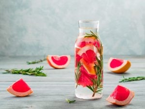 Eau détox au pamplemousse