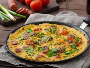Frittata aux fanes de carottes et au chorizo