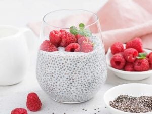 Pudding aux graines de chia et framboises