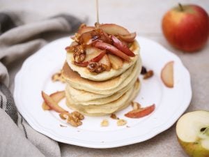 Pancakes pommes caramélisées et miel
