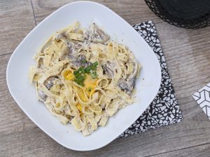 Tagliatelles aux champignons de Paris et pecorino