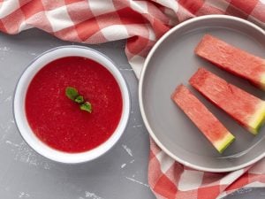 Soupe de pastèque à la menthe