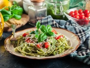 Spaghetti aux tomates cerises et basilic