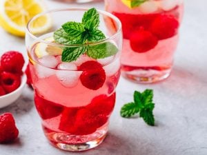 Eau rafraîchissante aux framboises