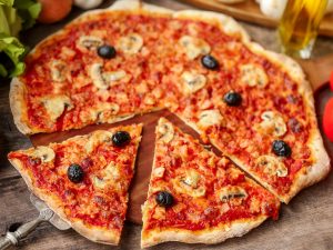 Pizza reine (champignons et jambon)