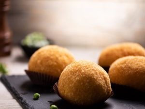 Arancini, boulettes de riz aux petits pois