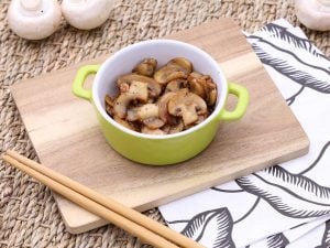 Poêlée de champignons de Paris glacés à la sauce soja