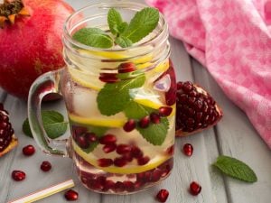 Eau detox grenade et menthe