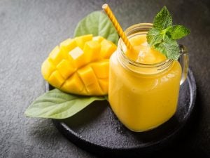 Smoothie mangue, poire, banane