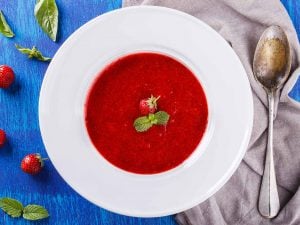 Soupe de fraises à la menthe