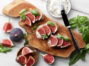 Tartines salées aux figues fraîches