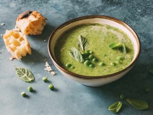 Velouté frais de petits pois à la menthe