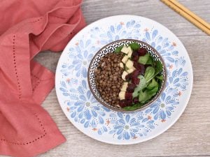 Salade de mâche aux lentilles, betterave et poire