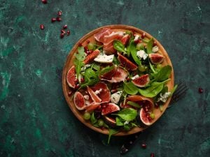 Salade de figues et pousses d’épinard