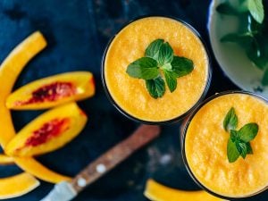 Smoothie pêche et mangue