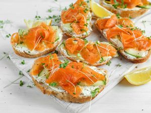 Tartines au concombre et saumon fumé