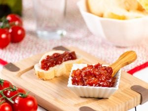 Tomates cerises confites au four