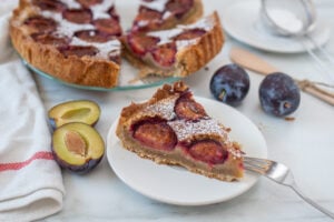 Tarte aux prunes et aux amandes