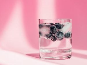 Eau détox aux myrtilles