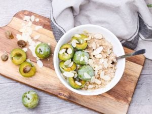 Porridge aux reines-claudes et amandes