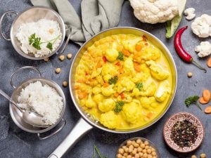 Curry végétarien de légumes au lait de coco