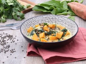 Dahl de lentilles, patate douce et épinards