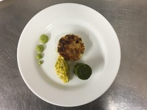 Galette de pomme de terre, flan de radis et confit de poireaux