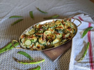 Gratin aux légumes de printemps : petits pois, courgettes et asperges