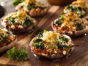 Champignons Portobello farcis à la caprese