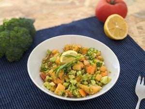 Salade de brocoli cru, melon et carotte