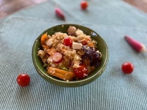 Salade de quinoa au concombre, tomates, feta & radis