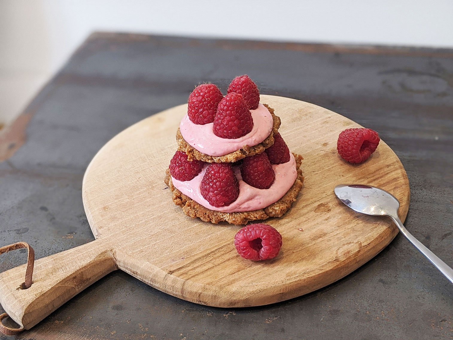 Tartelette sans cuisson spéculoos et crème de framboises