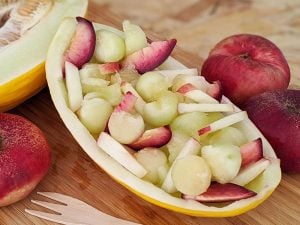 Salade de melon canari et pêches plates