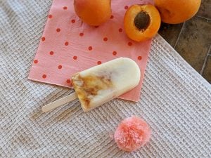 Glace à l’abricot et à la crème