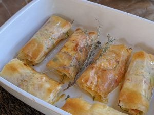 Croustillant à la courgette, tomate et chèvre frais