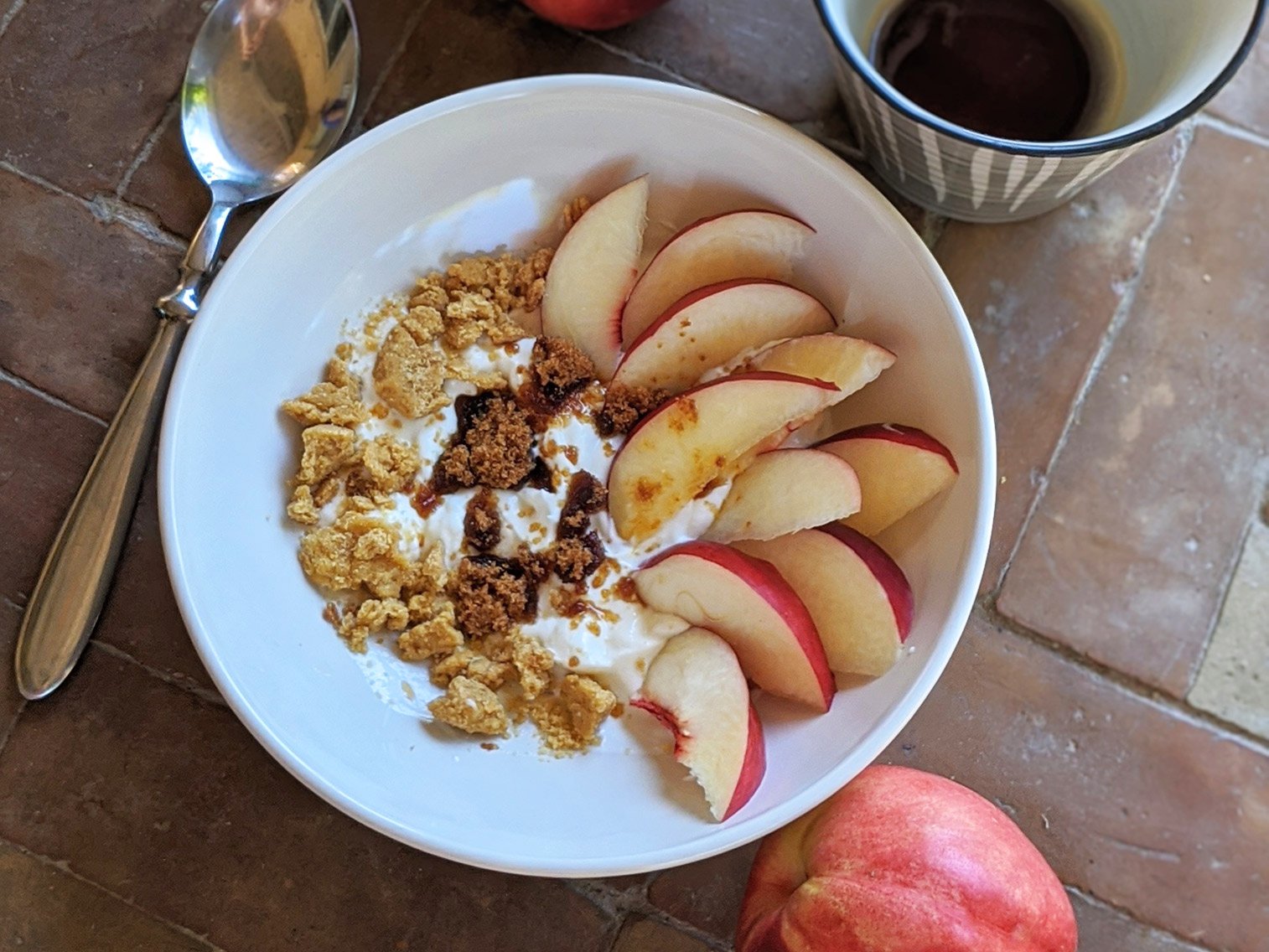 Yaourt façon crumble à la nectarine