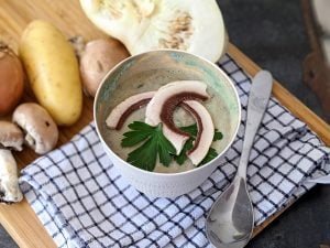 Velouté de champignons de Paris, pommes de terre et pâtisson