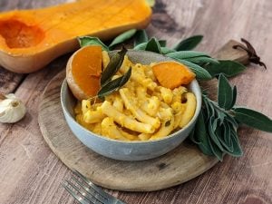 Mac & Cheese à la courge butternut, à l’ail et à la sauge