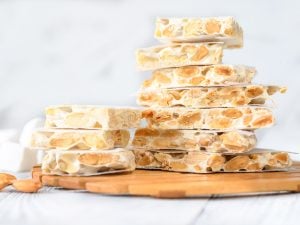 Nougat blanc traditionnel aux amandes