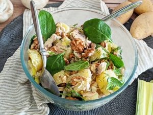 Salade de pommes de terre, champignons, poireau et jeunes pousses d’épinards