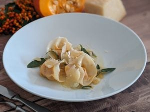 Tortellini au potimarron et parmesan et son beurre de sauge