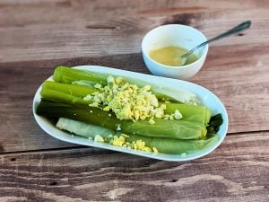 Poireaux vinaigrette mimosa