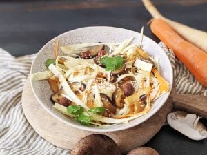Salade de panais, carottes et shiitakés confits