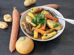 Légumes d’hiver rôtis au curry : rattes, navet boule d’or et carottes