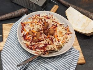 Salade de céleri rave, betteraves et carottes râpées