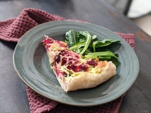 Quiche au poireau, betterave, brocoli et champignons