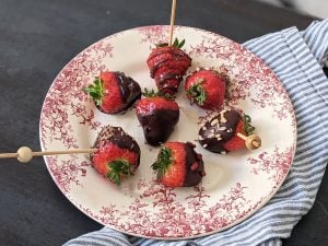 Fraises enrobées au chocolat et fruits secs