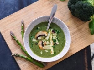 Soupe verte aux asperges, brocoli et pommes de terre