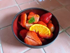 Salade de fraises à l’orange et à la vanille