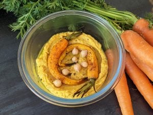 Houmous de carottes rôties, pois chiches et jus d’orange